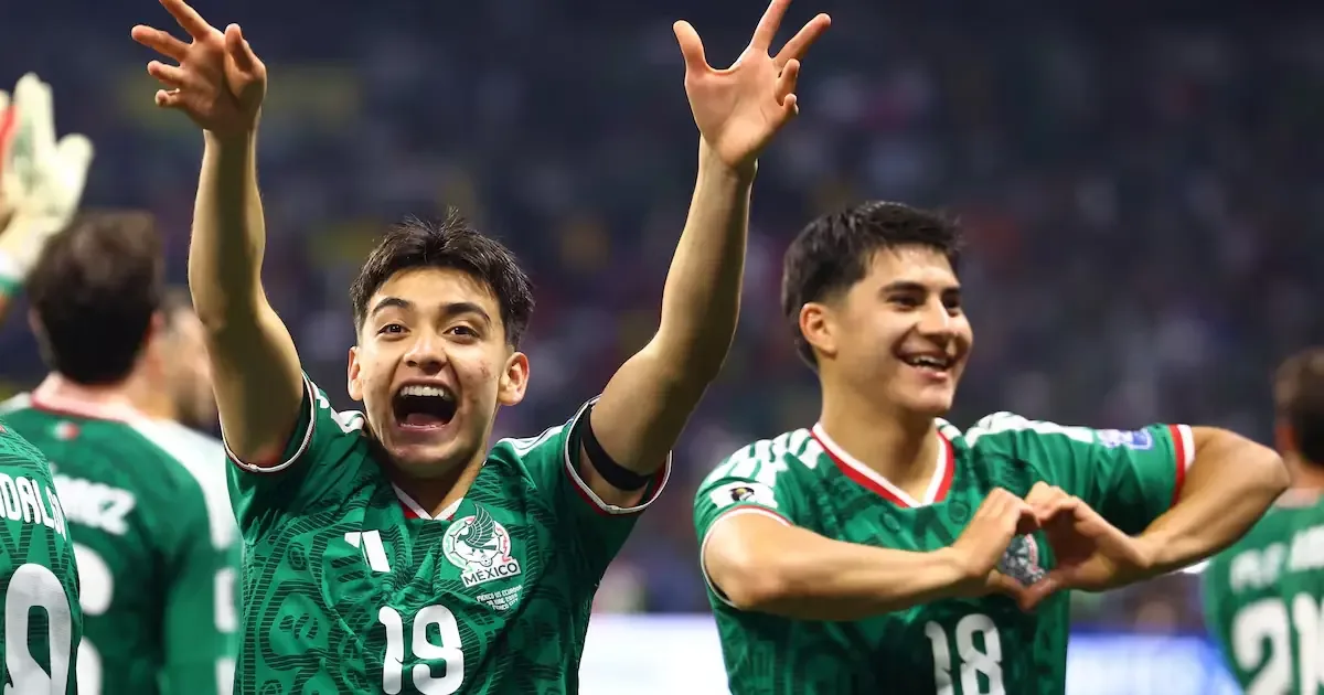 El joven futbolista de la Selección Mexicana celebró su graduación y destacó en la Copa Mundial 2026.