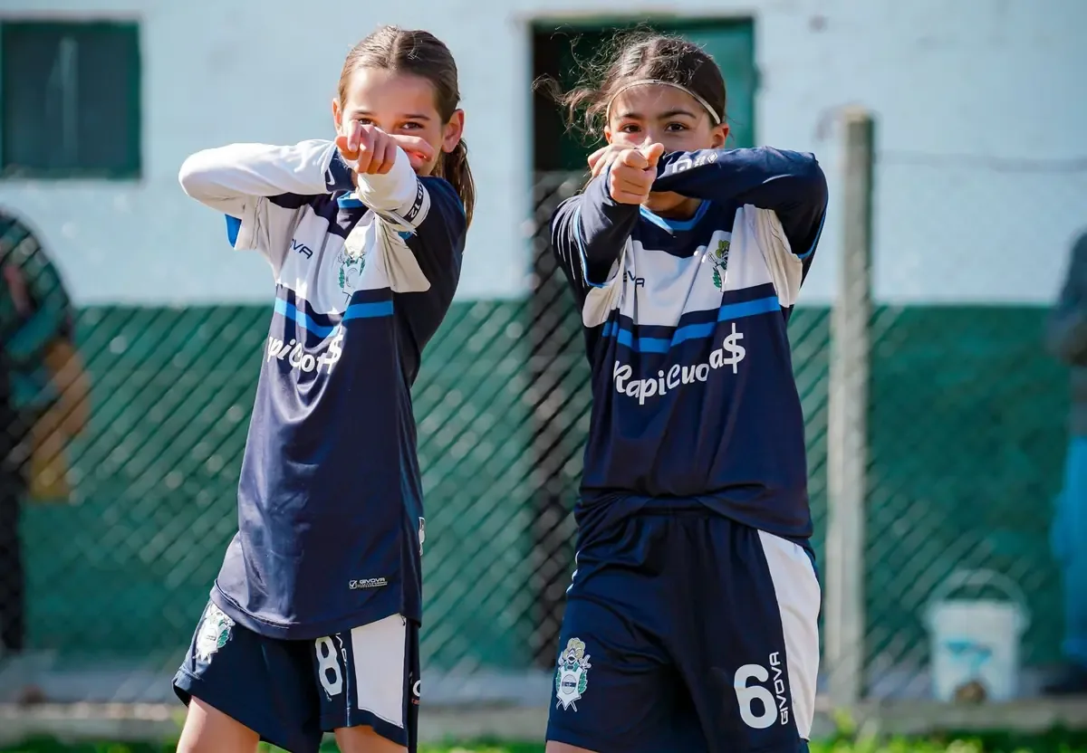 El equipo logró una nueva victoria categórica, destacando en el fútbol infantil.