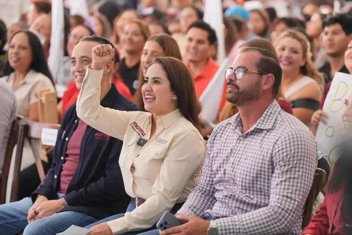 La gestión de Gladyz Butanda en infraestructura mejora la movilidad y calidad de vida en Michoacán.