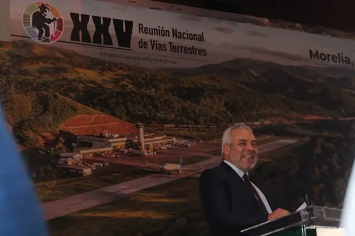 El mandatario critica la falta de inversión de Canadian Pacific en infraestructura clave tras tragedia.