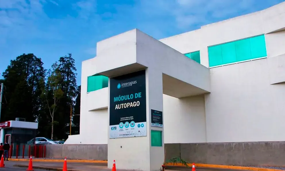 Ricardo Gallardo Cardona critica la ineficiencia del organismo y llama a mejorar el servicio de agua.