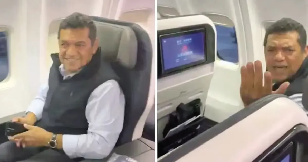 Un video del gobernador viajando en primera clase destaca la incongruencia con su discurso de austeridad.