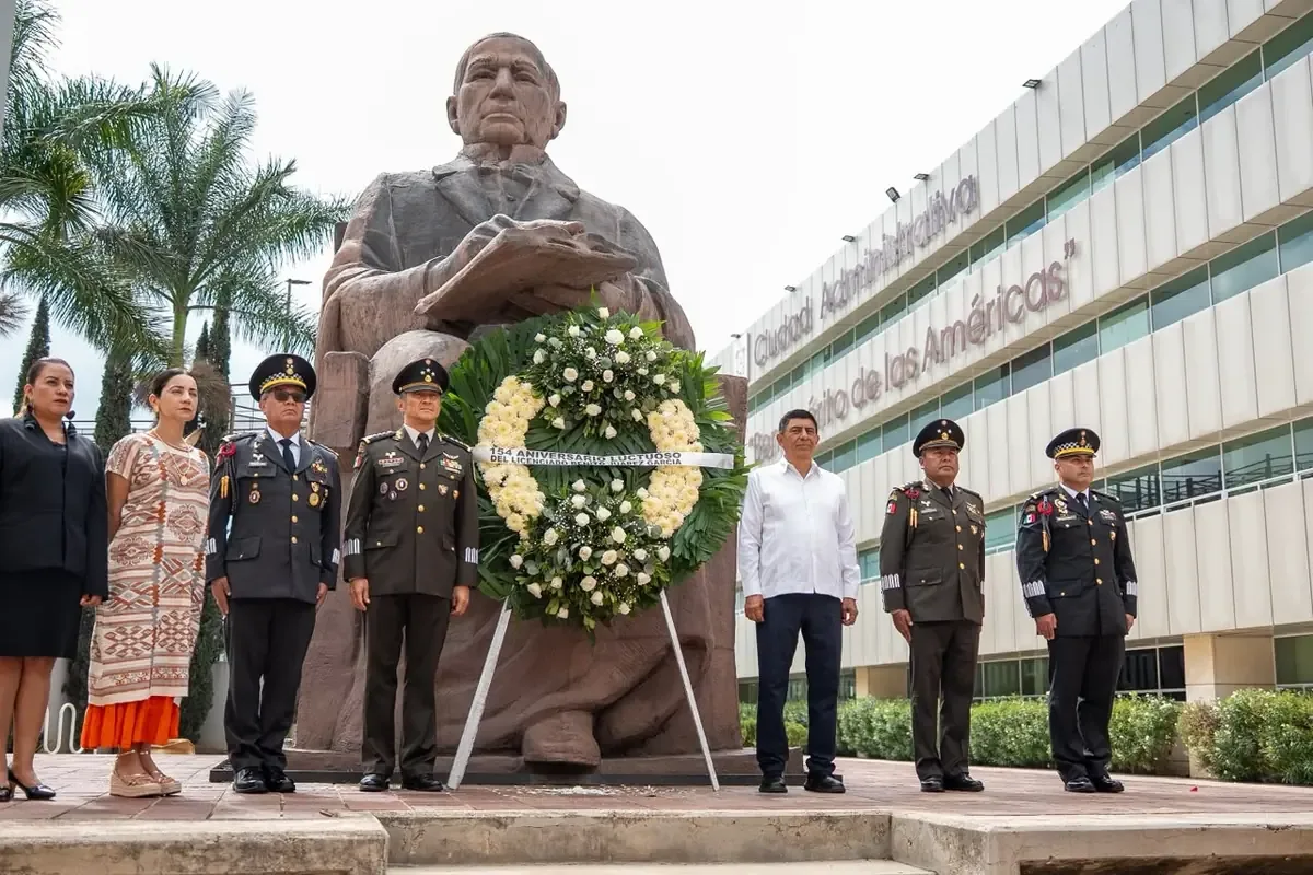 La ceremonia destaca el legado de Juárez y su enfoque en la soberanía y el servicio al pueblo.