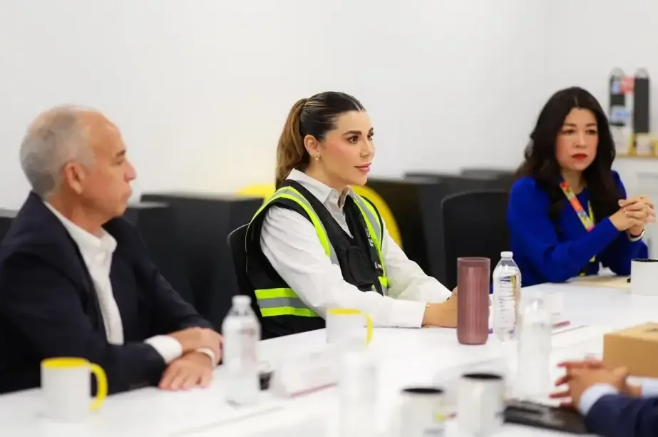 Marina del Pilar Ávila Olmeda enfrenta controversia tras filtraciones de audios y supuestas amenazas de agentes estadounidenses.