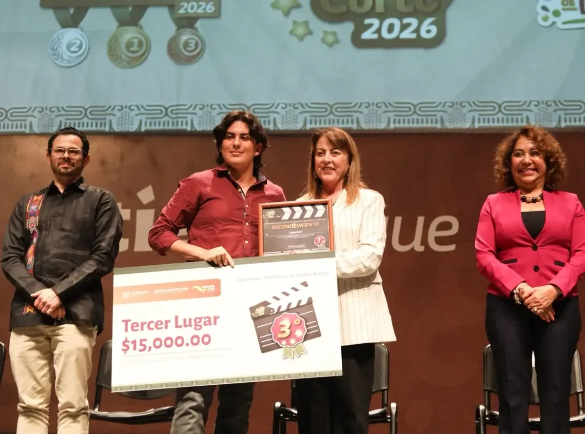 La gobernadora premió iniciativas sobre vigilancia y transparencia en un evento que destacó la participación juvenil.