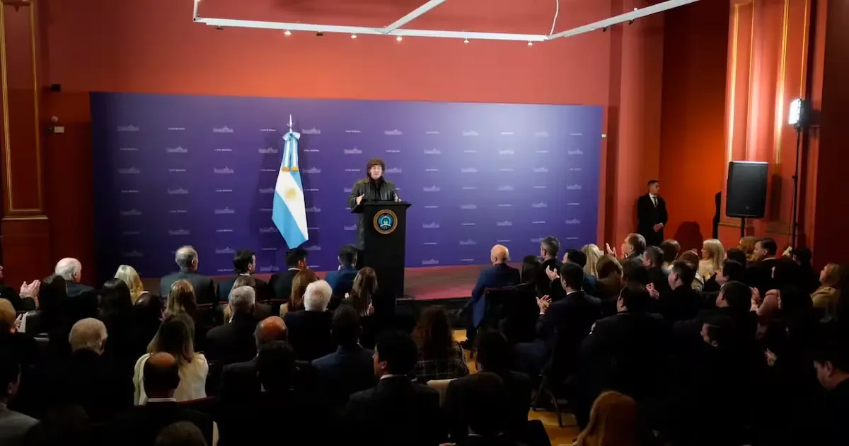 La administración de Claudia Sheinbaum intenta tomar el control del debate sobre el endeudamiento familiar.