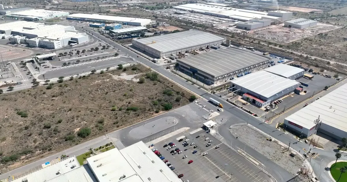 La creación de nuevos parques industriales busca fortalecer la producción nacional y atraer inversión extranjera.