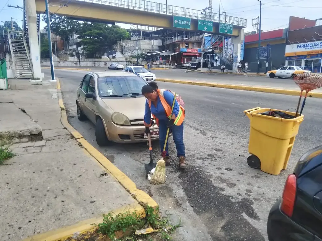 La administración municipal realiza brigadas en puntos críticos para mejorar la salubridad de la ciudad.