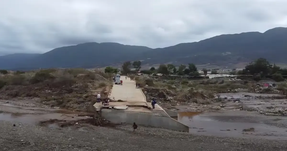 La reparación del puente en Maneadero busca mitigar daños tras el colapso parcial ocasionado por la tormenta Rachel.