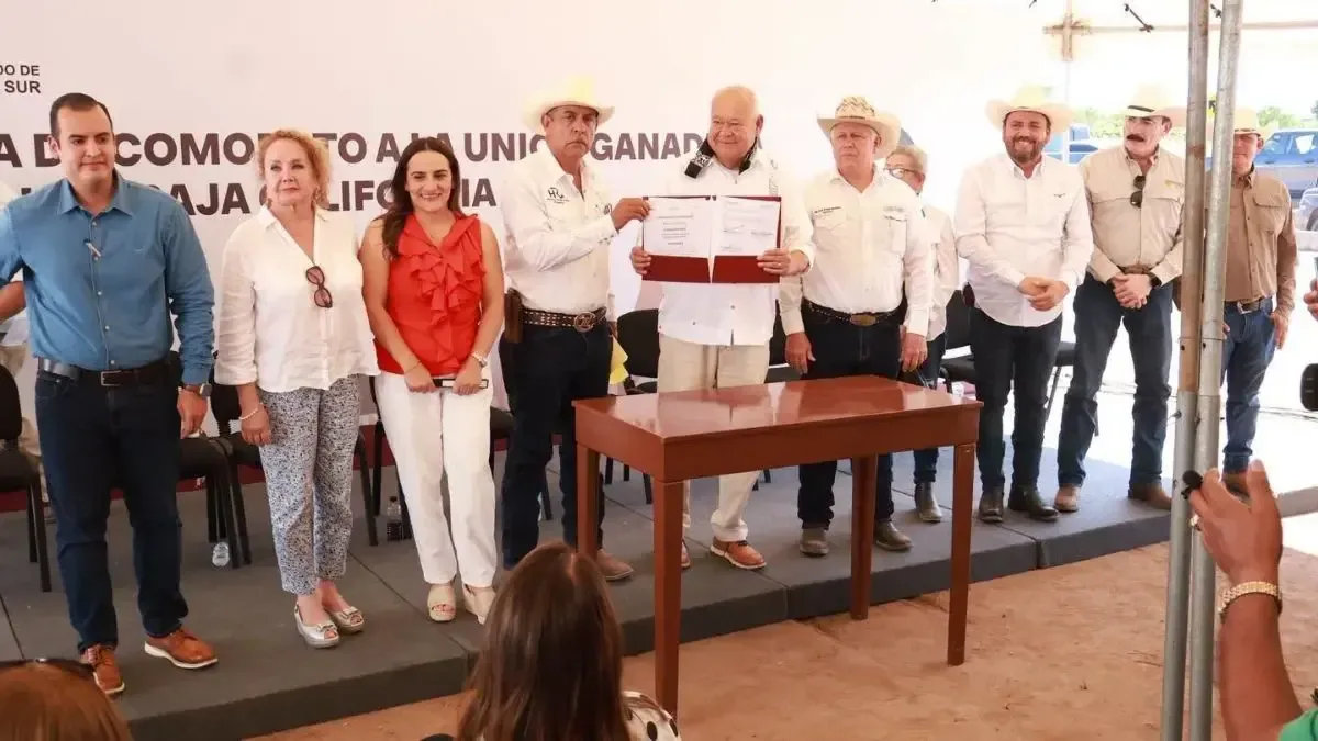La entrega del predio beneficiará directamente a 30 asociaciones ganaderas locales.