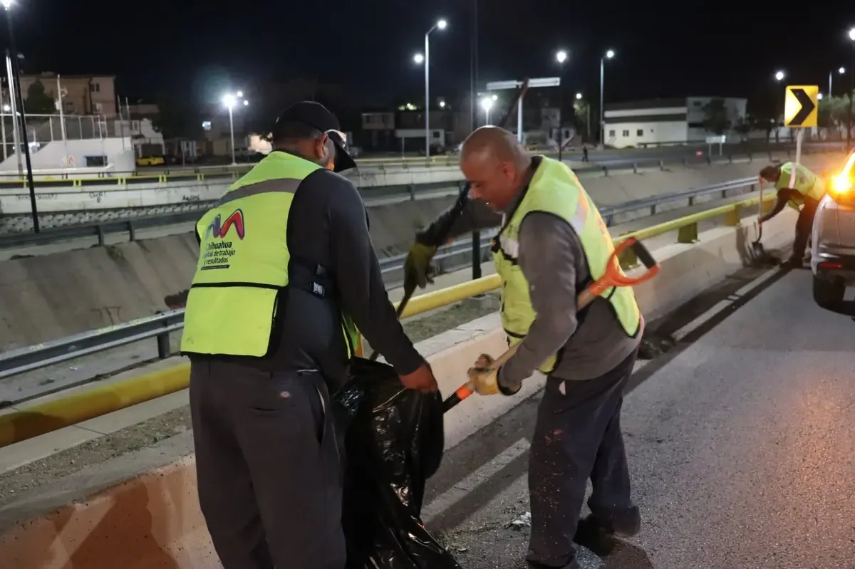 La limpieza nocturna busca mejorar la imagen urbana y el tránsito en la ciudad.