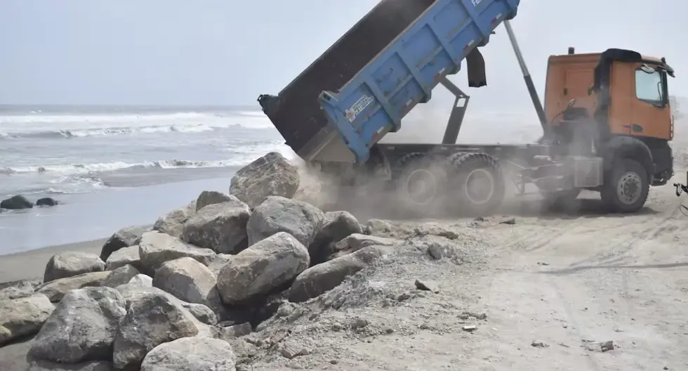 La intervención busca proteger las áreas costeras de Taquila ante oleajes anómalos y el Fenómeno de El Niño.