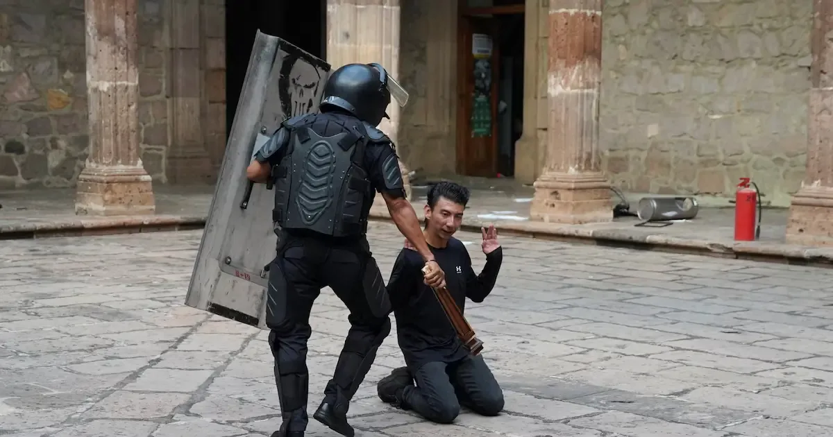 Raúl Meza enfrenta acusación por su rol en protestas violentas tras el asesinato del alcalde de Uruapan.
