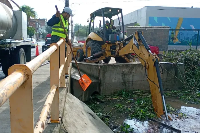 Retiraron desechos y troncos para evitar inundaciones en la capital michoacana.