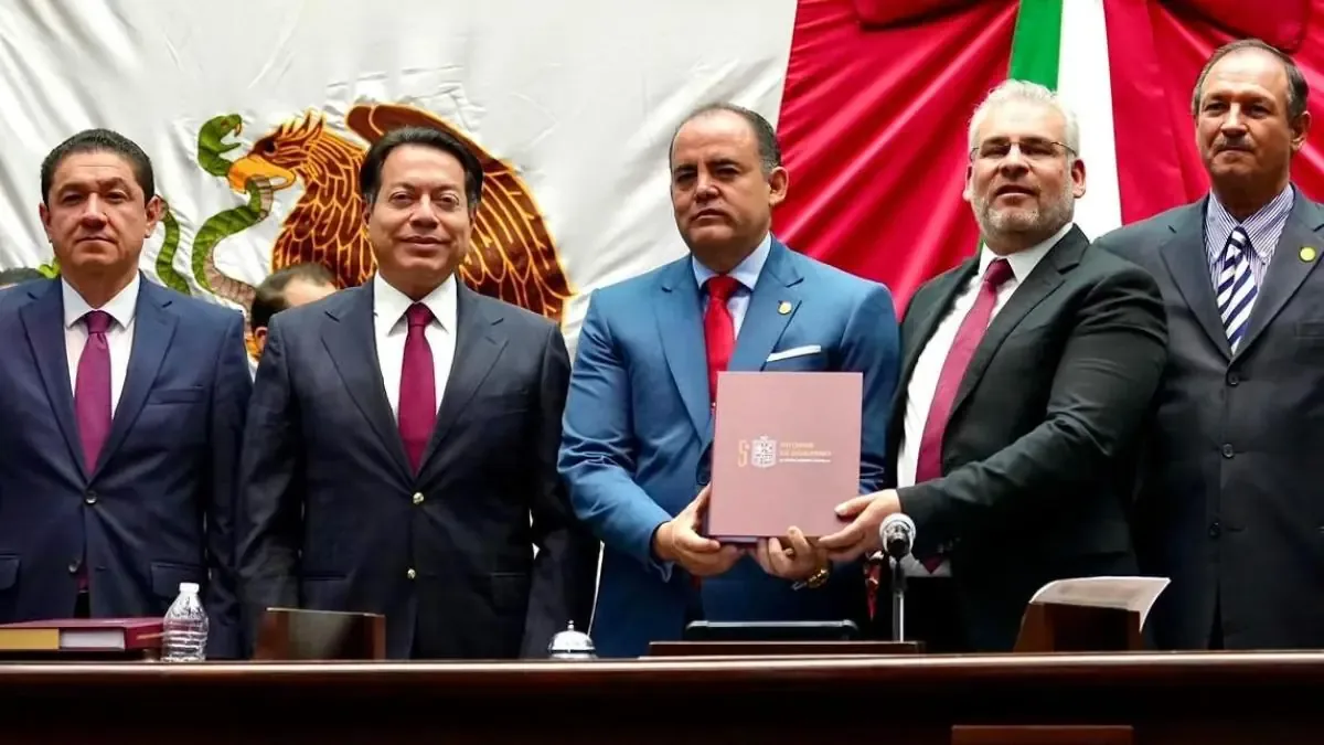 El acuerdo entre el Gobierno de México y Michoacán asegura recursos para la nómina educativa.