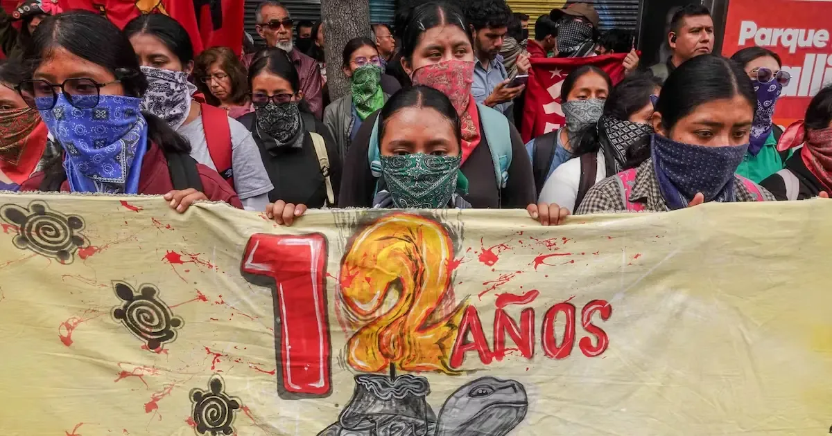 La postergación del informe agrava la incertidumbre en familias de los estudiantes desaparecidos.