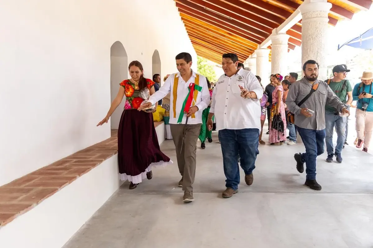 La reconstrucción de un palacio municipal y vialidades beneficiará a miles en la región.