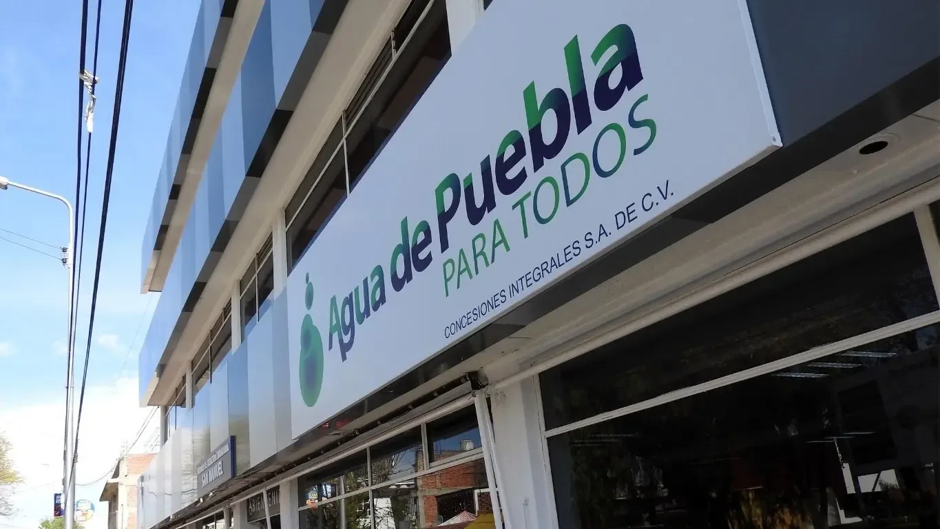 Gobierno de Puebla anuncia medidas ante incumplimiento de concesionaria de agua.