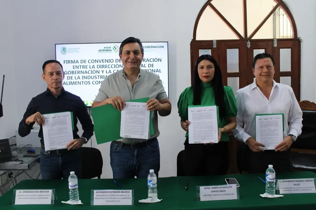 Este convenio busca simplificar la regulación de permisos para el sector restaurantero.