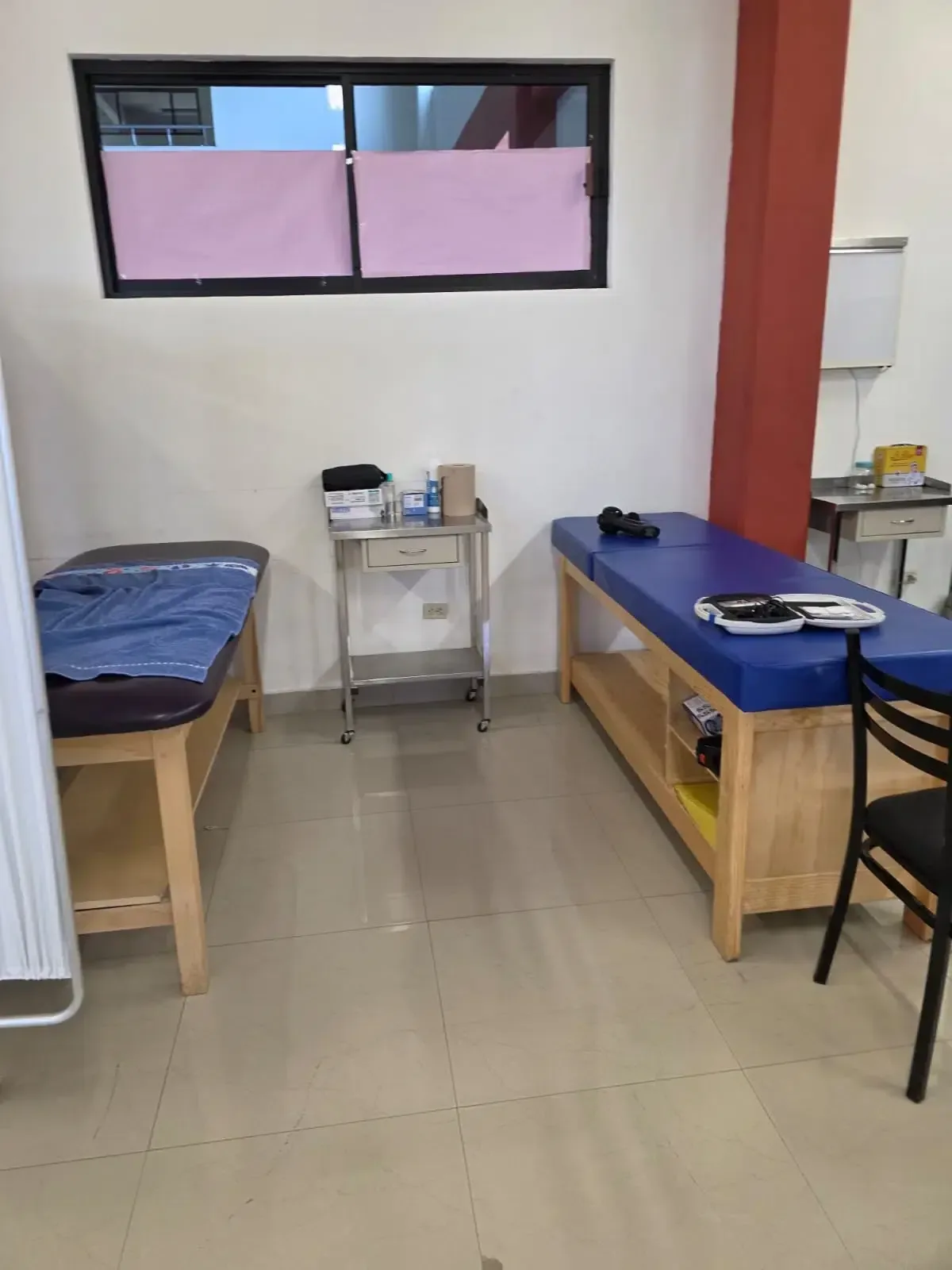 Se implementarán servicios de fisioterapia para mejorar la atención a derechohabientes y la formación de estudiantes.