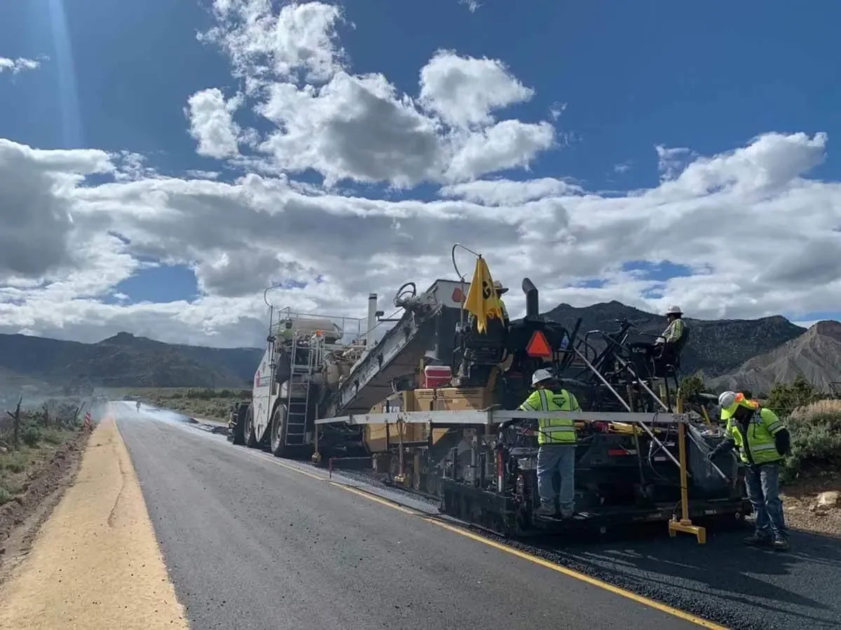 Inversión histórica busca renovar infraestructura vial y generar empleo en México.