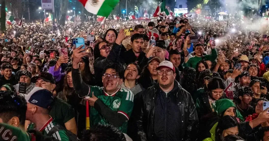 Cuatro muertes durante celebraciones generan debate sobre seguridad en el Paseo de la Reforma.