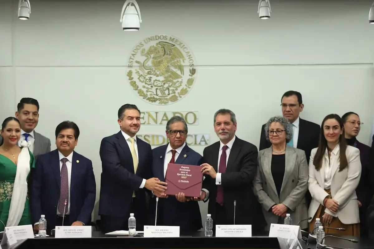 La estrategia fiscal de 2027 busca incorporar a pequeños negocios al sistema tributario.