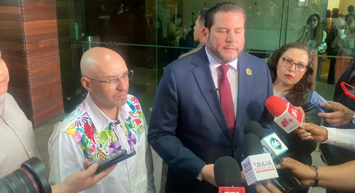 Se firma un pacto para combatir la extorsión y apoyar al comercio local.