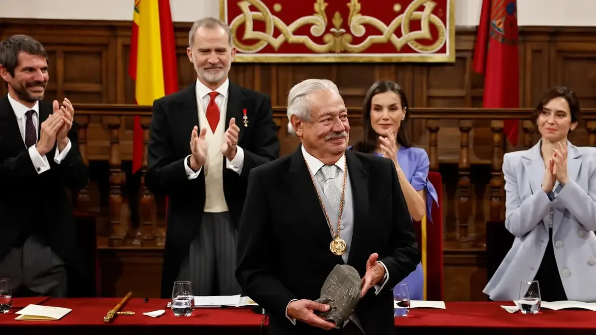 Gonzalo Celorio recibe el prestigioso galardón en Alcalá de Henares, resaltando la historia literaria compartida.