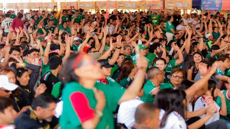 Más de 32 mil personas disfrutan de un festival lleno de fútbol y entretenimiento.