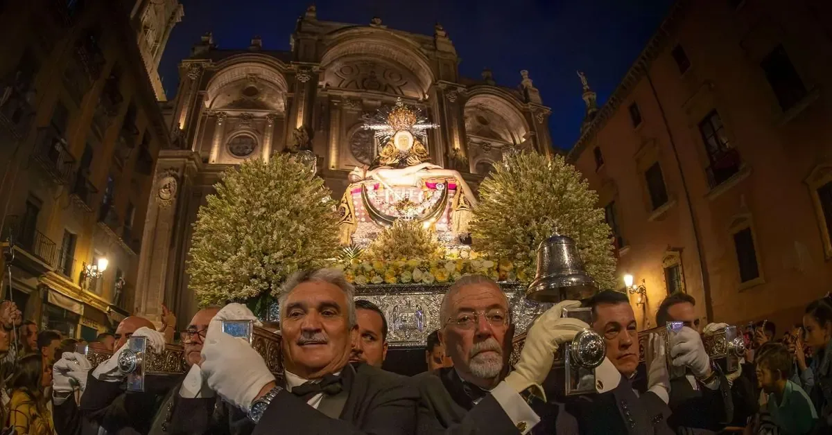 La Virgen de las Angustias será trasladada a la Iglesia del Sagrario por daños en su basílica.