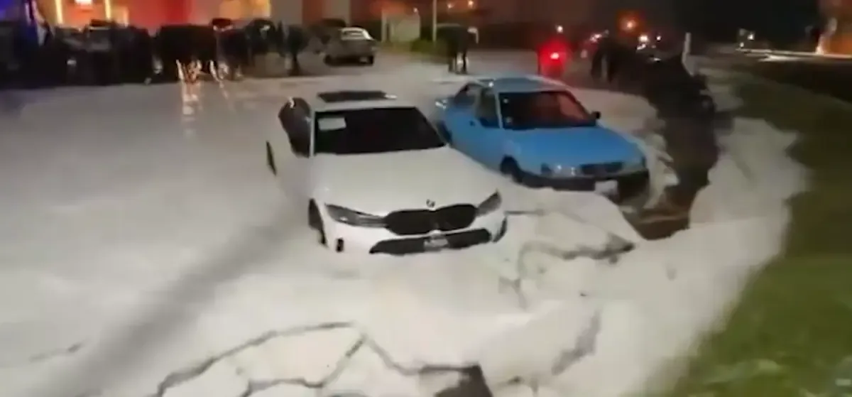 Una intensa tormenta de granizo causó severas inundaciones y daños en distintas áreas de Puebla, afectando a cientos de familias.