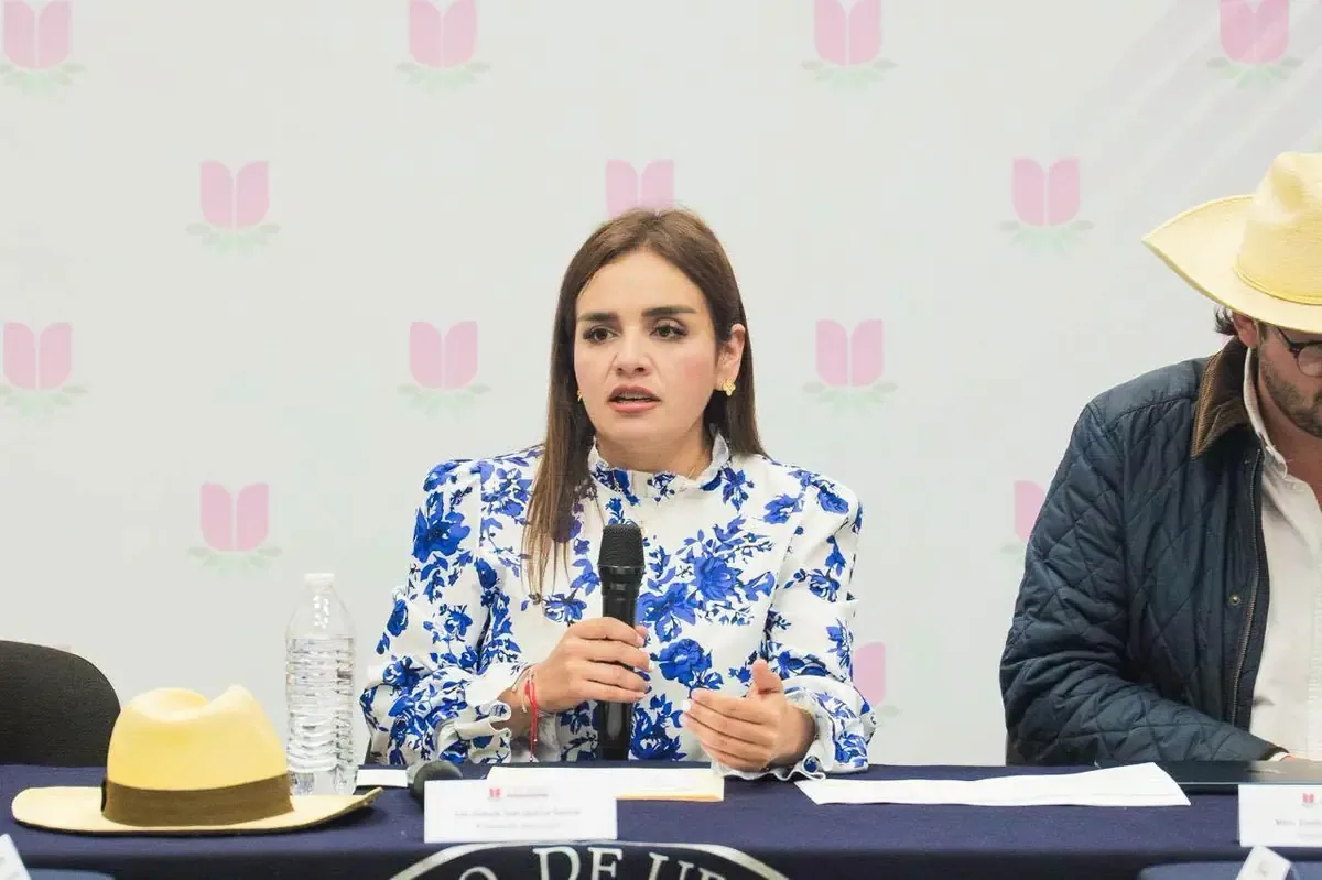 La presidenta municipal de Uruapan exige justicia y que la FGR intervenga en el caso de su esposo asesinado.