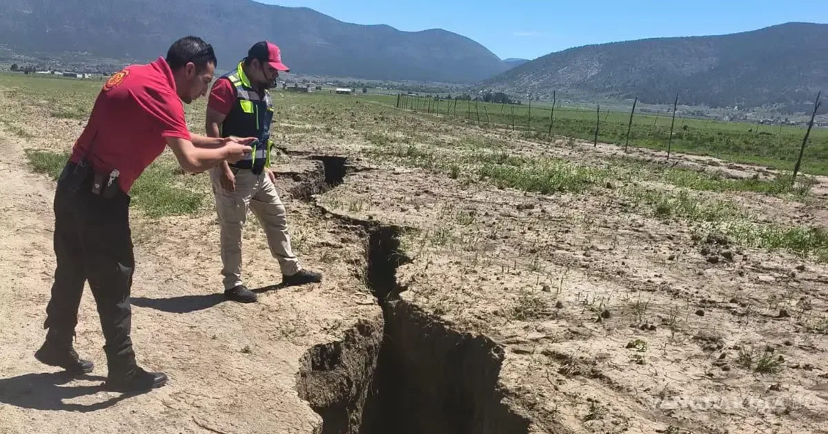 Autoridades investigan una fractura en el ejido Tierras Prietas tras reportes de habitantes, vinculado a lluvias recientes.