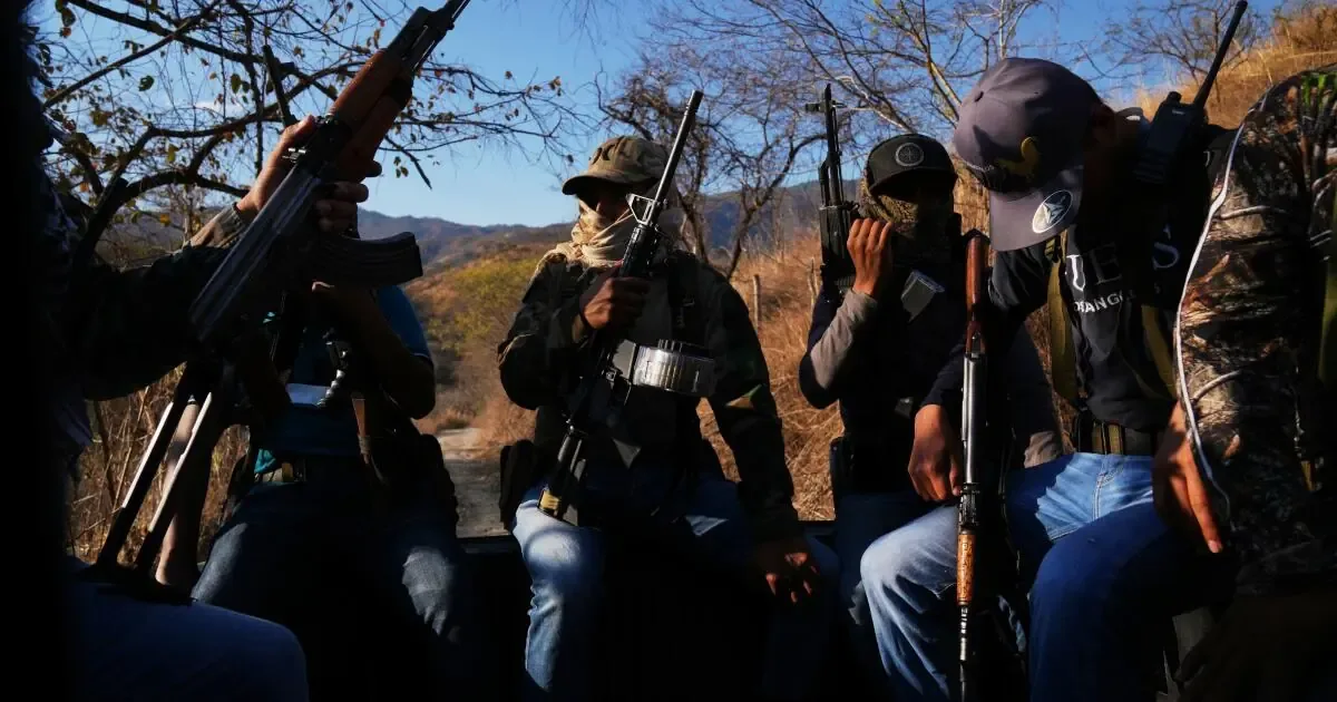 Grupo de autodefensa en Guajes de Ayala enfrenta la violencia del narcotráfico en la región.