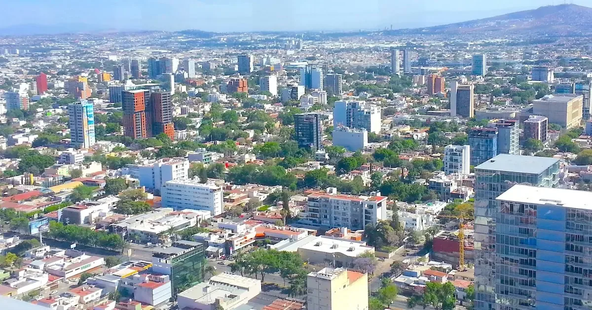 El pronóstico del clima en Guadalajara revela temperaturas cálidas y bajo riesgo de lluvias hoy.