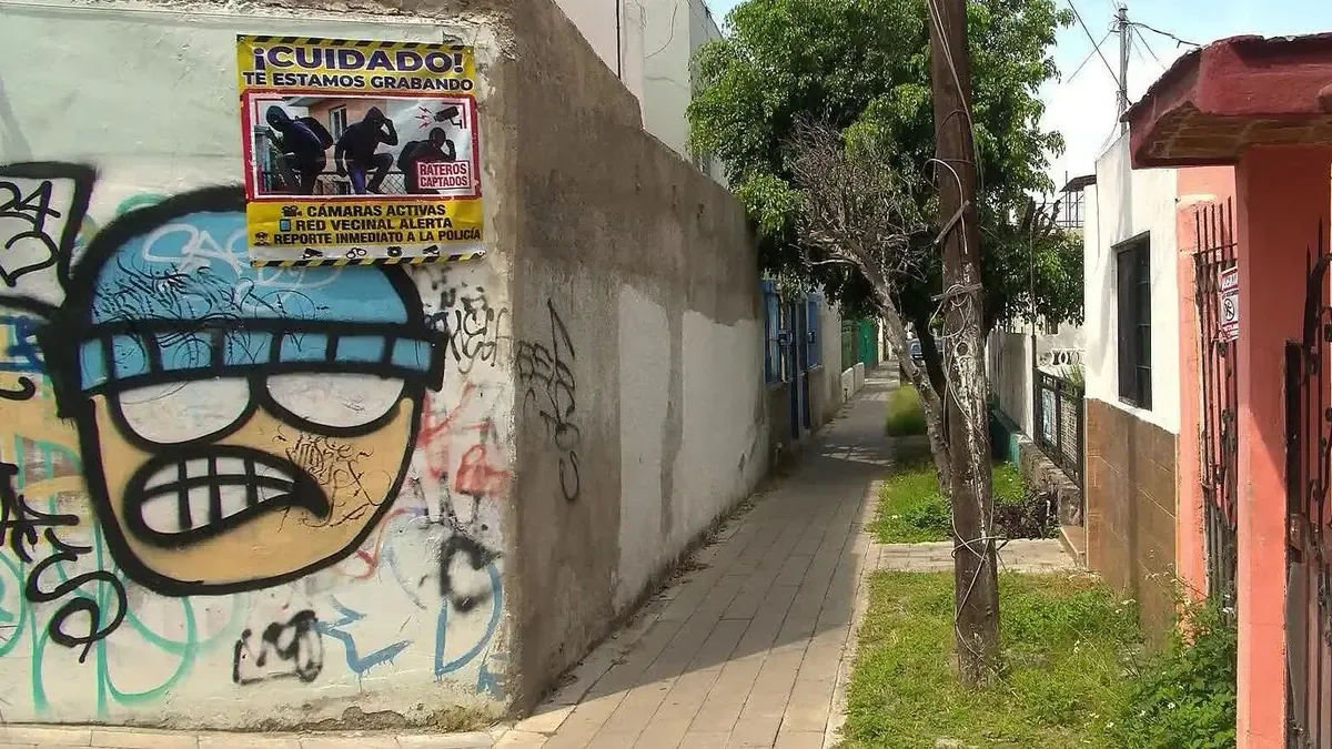 Residentes de la colonia Unidad Modelo denuncian el aumento del consumo de sustancias en los alrededores de la escuela.