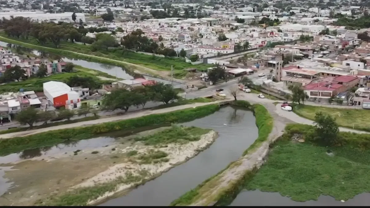 La mala calidad del agua en colonias de Guadalajara provoca manifestaciones ciudadanas y medidas controvertidas.
