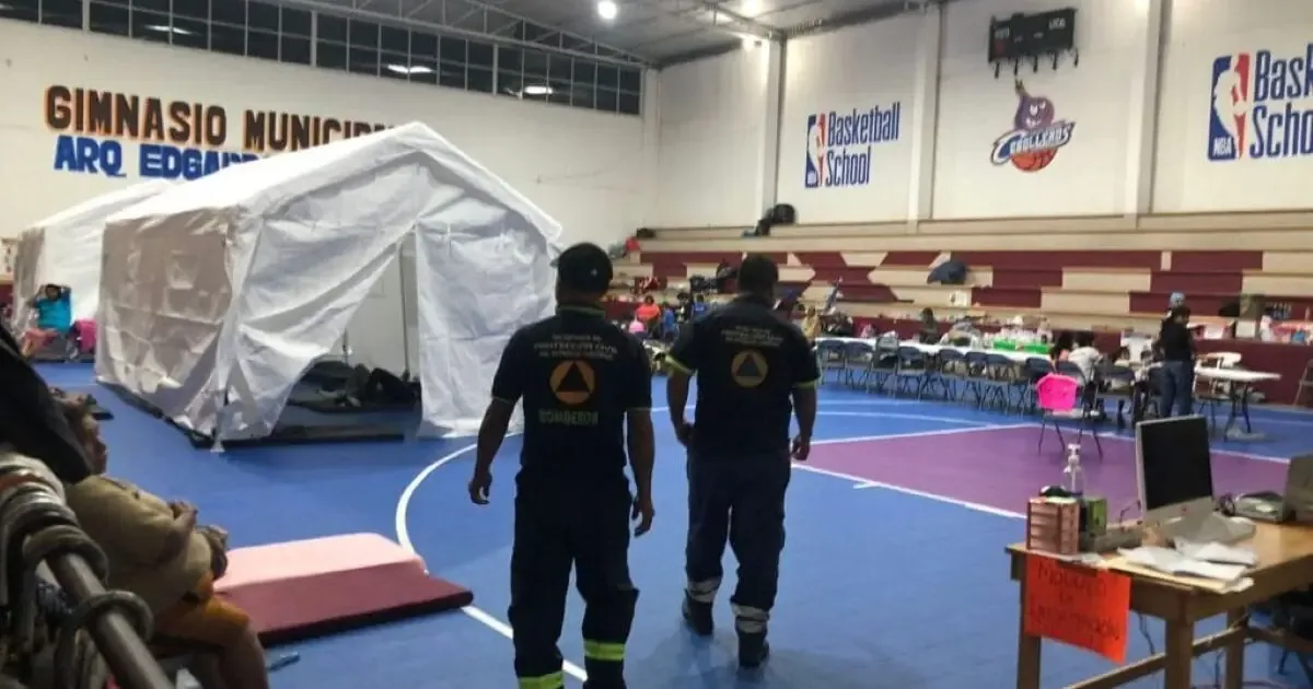 Las familias en riesgo deben identificar los refugios cercanos y tener un plan de evacuación listo.
