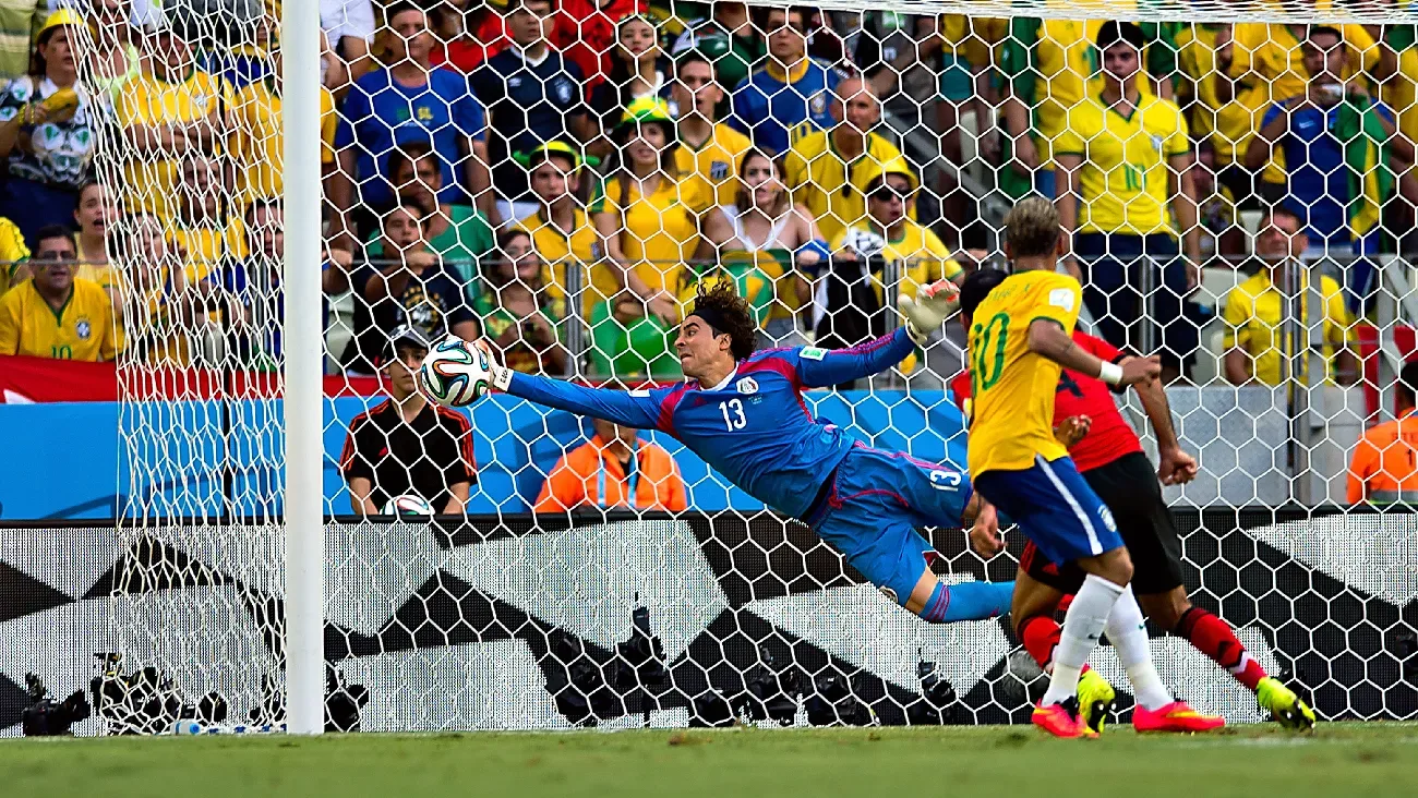 Guillermo Ochoa, destacado por sus atajadas en el Mundial de Brasil 2014.