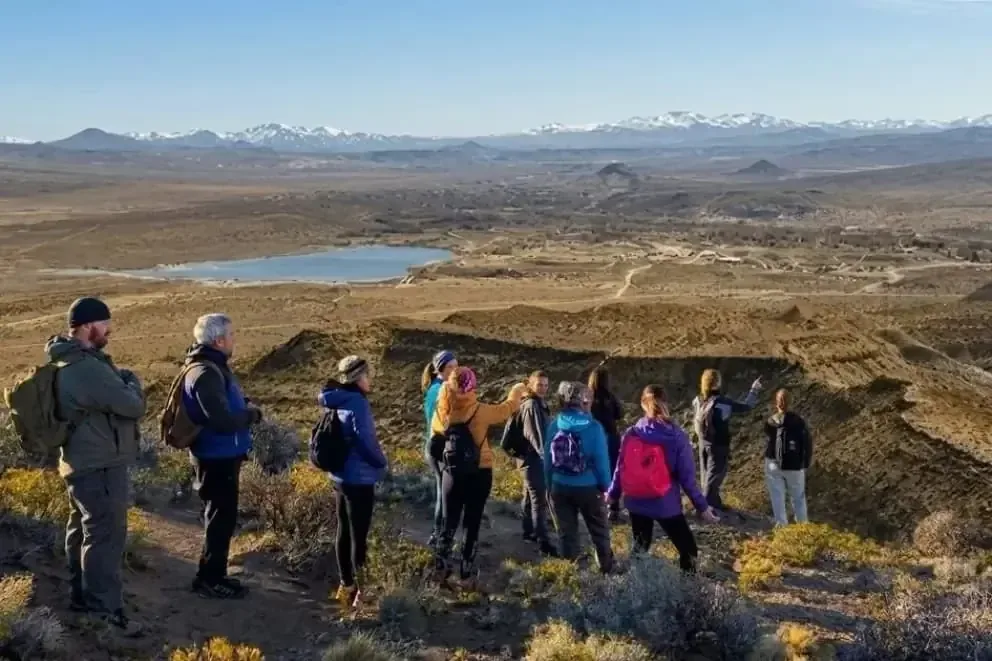 Guillermo Sánchez promueve el ecoturismo en la estepa neuquina para atraer visitantes y fomentar la conservación.