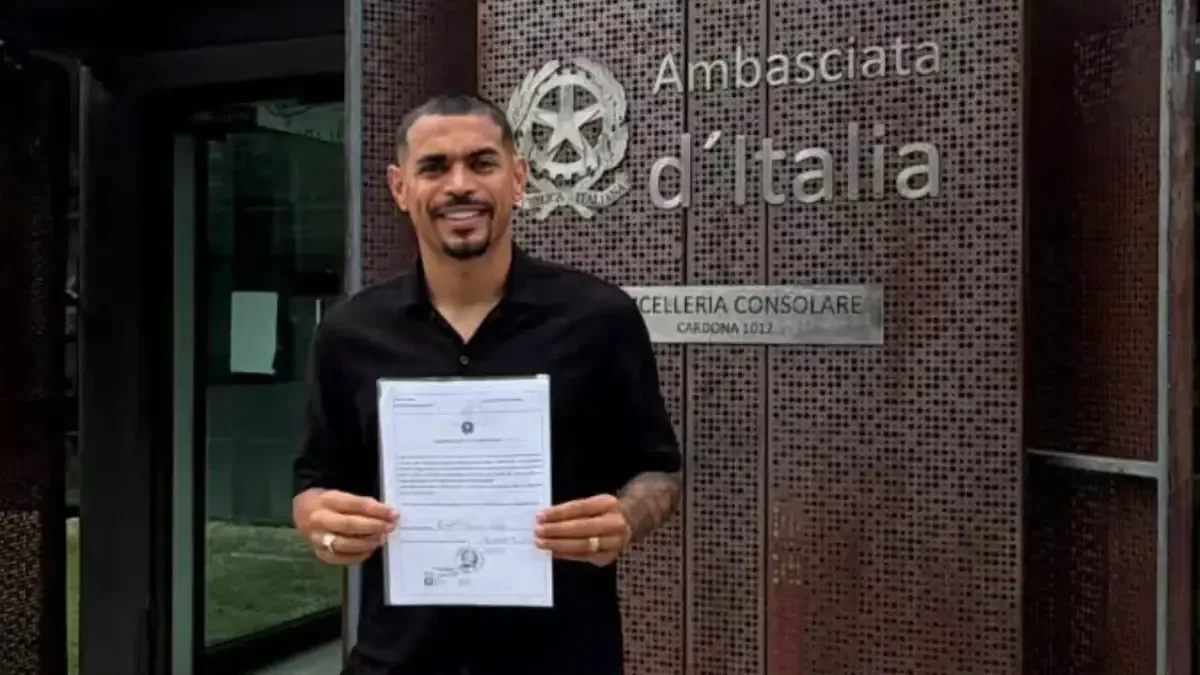 El defensa uruguayo se une al club asturiano en calidad de cedido desde Puebla, sin ocupar plaza extracomunitaria.