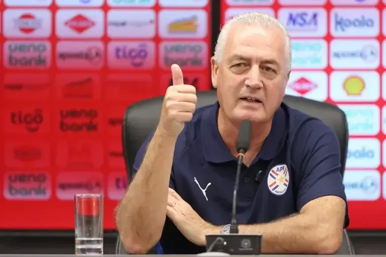 El entrenador cuestiona decisión arbitral y destaca el espíritu del equipo.