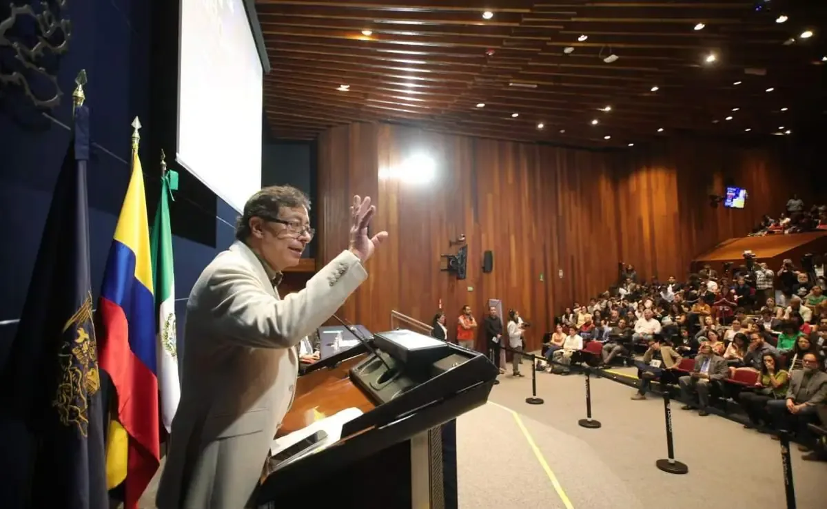 Petro destaca la necesidad de profundizar el proceso político en México y reflexionar sobre riesgos actuales.