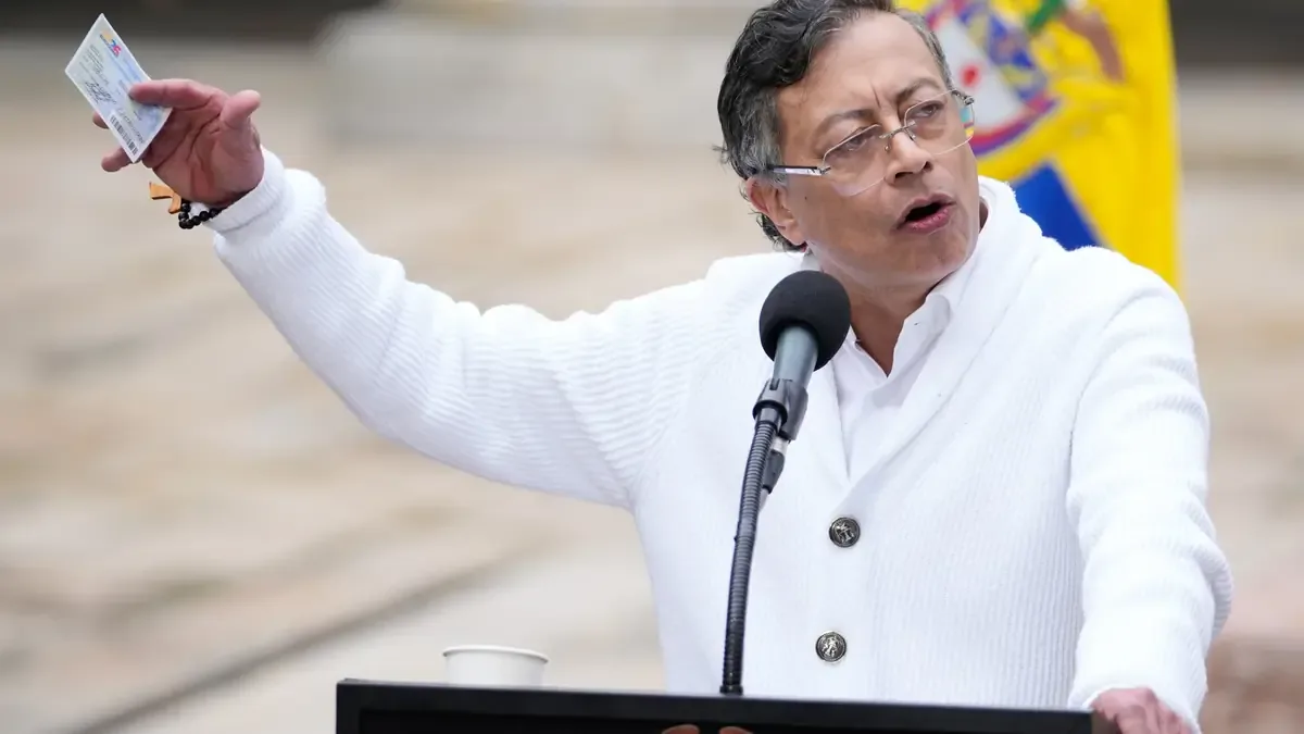 La administración de Petro enfrenta críticas por incumplimientos y falta de paz.
