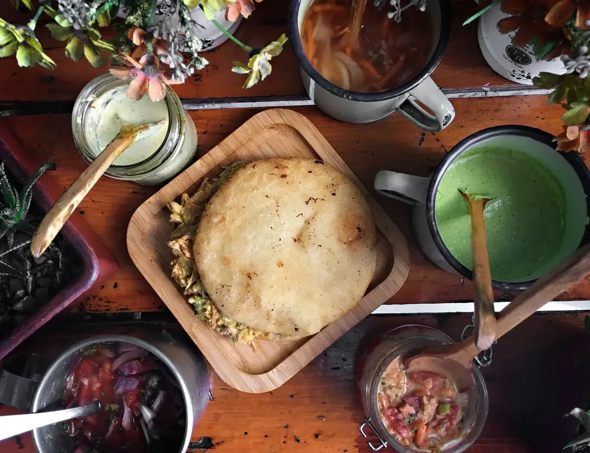 La visita a Gutiérrez ofrece un vínculo entre la tradición gastronómica y la memoria histórica del conflicto armado.