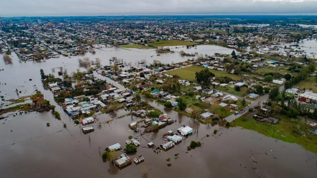 Habitantes critican la falta de control en rellenos sobre zonas inundables.