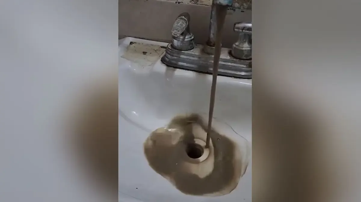 La turbiedad del agua en Piedras Negras genera preocupaciones sobre la calidad del suministro y la salud pública.