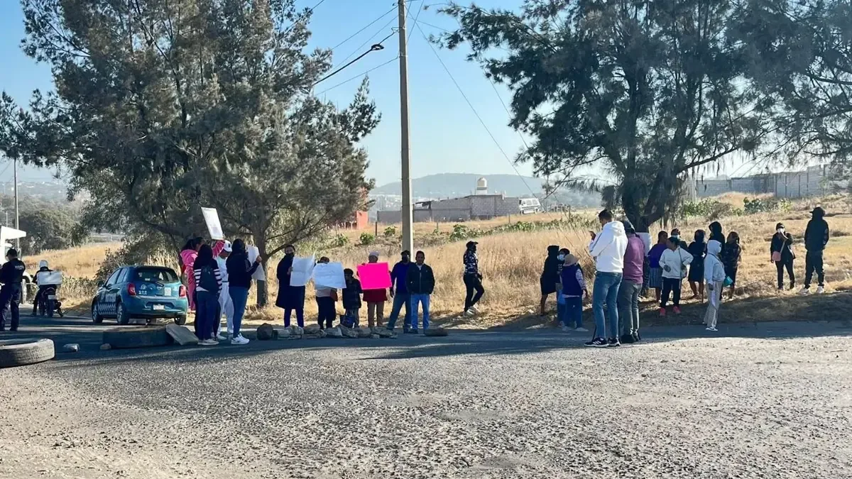 Habitantes demandan reestablecer unidades de la ruta 44A para sus traslados diarios.