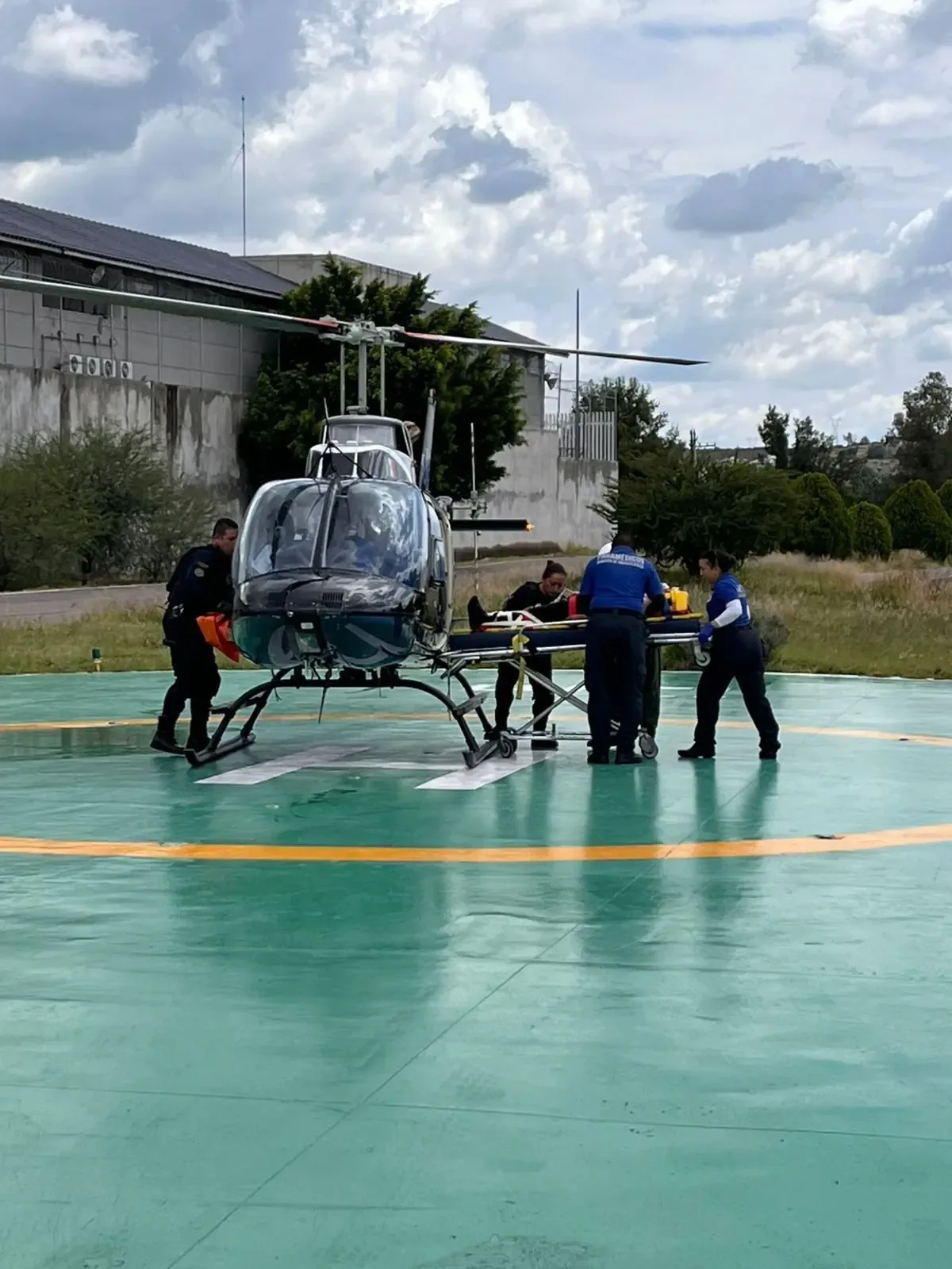 La evacuación aeromédica permitió un traslado oportuno de una paciente con lesiones graves.